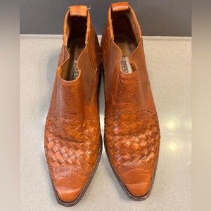 Vintage Bandolino woven low boots size 8
